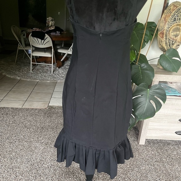 Express Elegant Black Midi Dress with Ruffle Detail - Picture 4 of 8